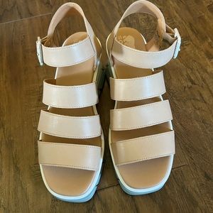 New Sorel Sandals! Size 8.5 - only worn 2x!